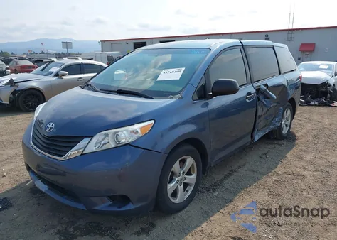2015 Toyota Sienna L 7 Passenger z USA, uszkodzony, nr VIN 5TDZK3DC4FS674729